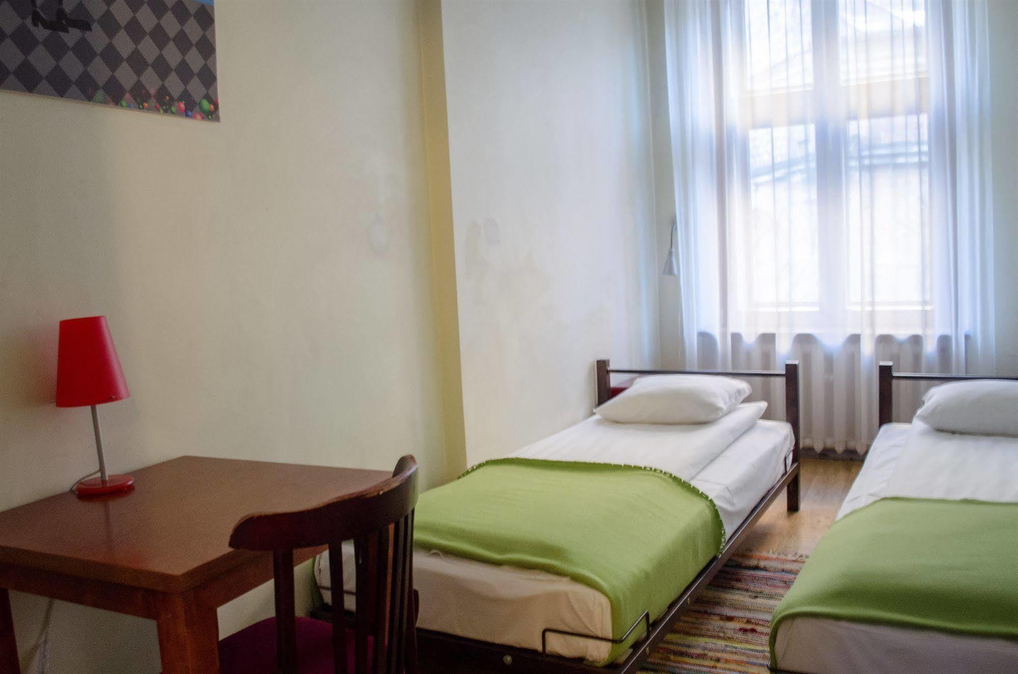 Red Nose Hostel With Self-Check In Riga Exterior foto